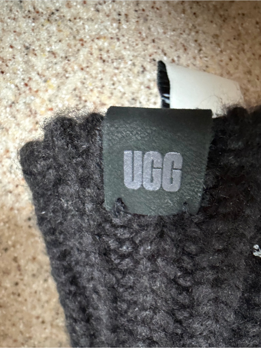 UGG Black Chunky Rib Mitten - Picture 5 of 5